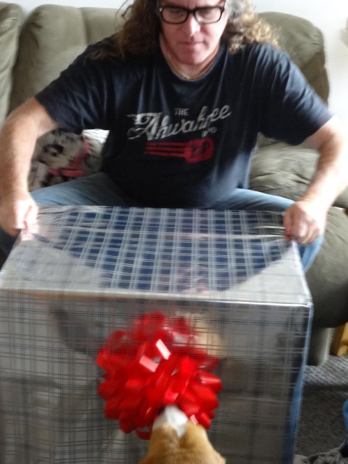 dad opening birthday presents