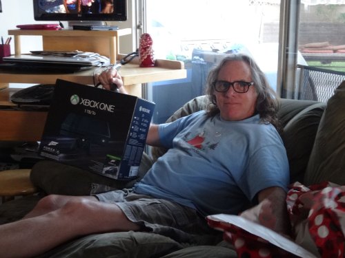 dad opening presents