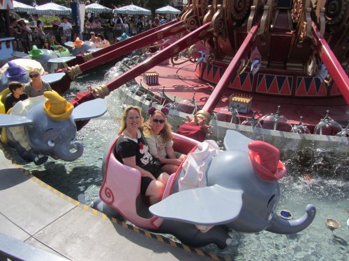 girls on Dumbo