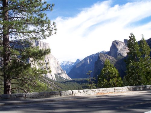 Yosemite Valley from tunnel lookout 