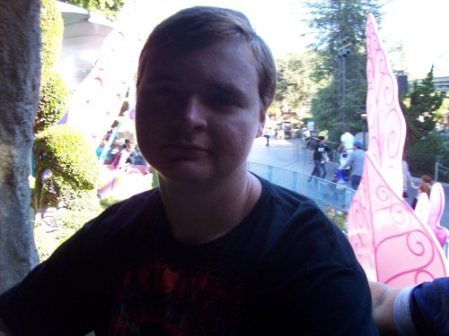 Jonny on Alice in Wonderland ride 