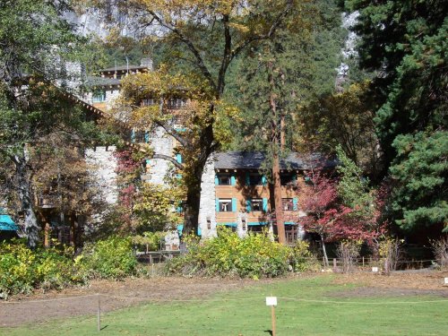 Fall colors at the Ahwahnee 