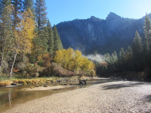 Fall colors in the valley 