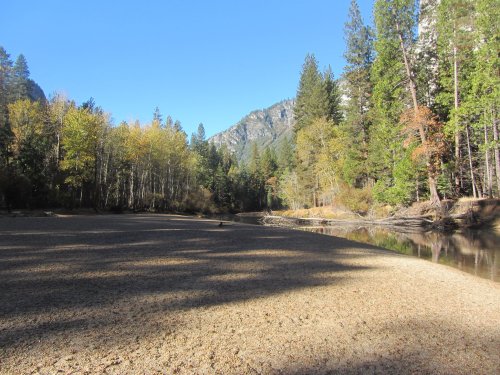 Fall colors in the valley 