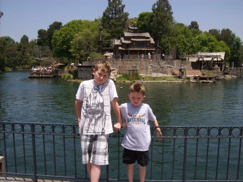 Lamar & Jake in front of Tom Sawyer's Island 