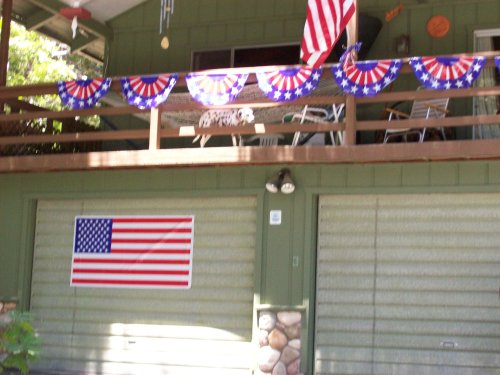 Cabin decorated for 4th of July 
