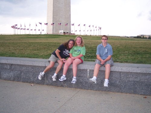 Dad and kids in front of Washington Monument 