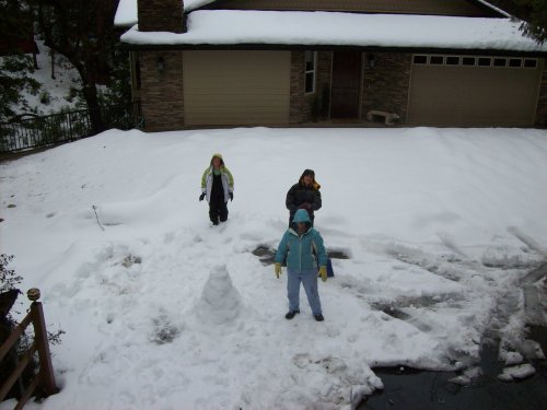 Family building snowman 