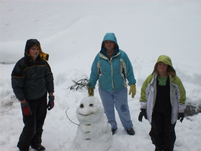 Jonny, Melissa, Mom & their snowman 