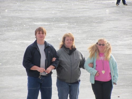 Family on ice 